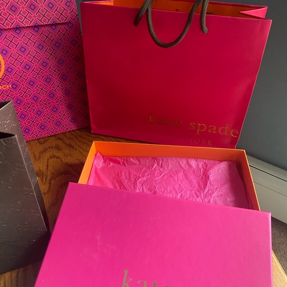 Gucci Ribbon, Designer shopping bags and box lot - Picture 5 of 6